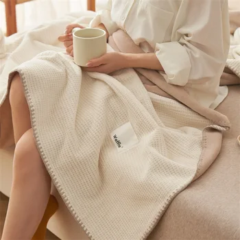 Вафельное одеяло Флисовое Одеяло Офисное Одеяло для дивана Коралловый Флис Four Seasons Двойное одеяло для кондиционирования воздуха